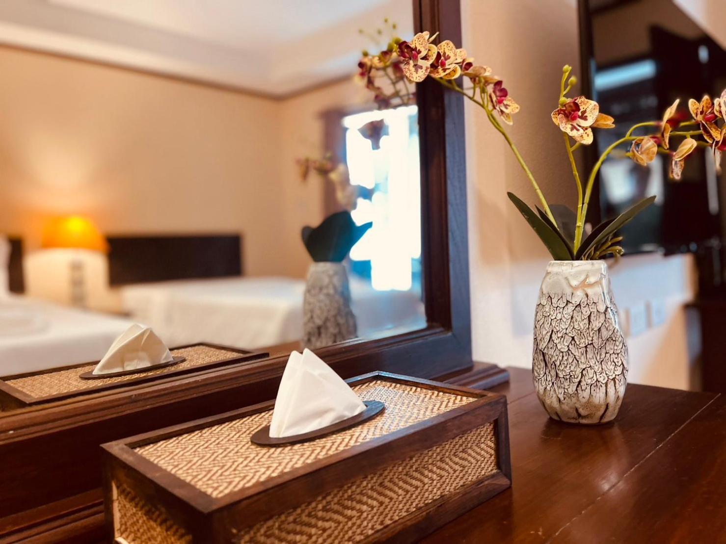 Na Thapae Chiangmai Hotel เชียงใหม่ ภายนอก รูปภาพ