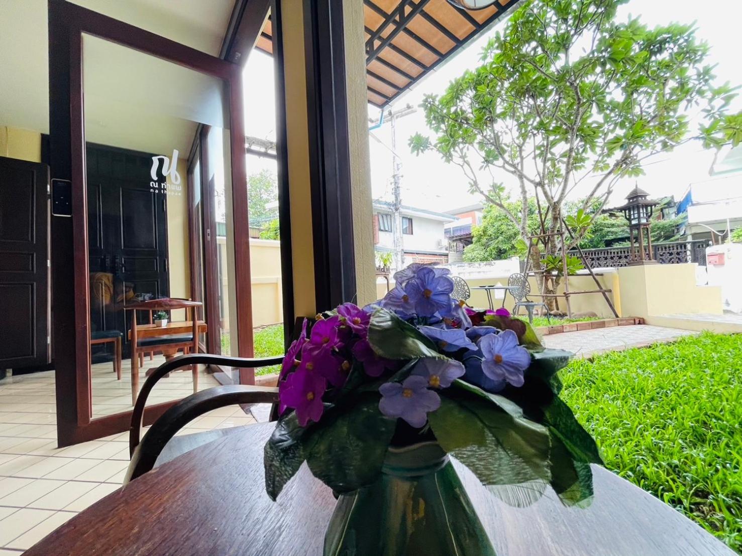 Na Thapae Chiangmai Hotel เชียงใหม่ ภายนอก รูปภาพ